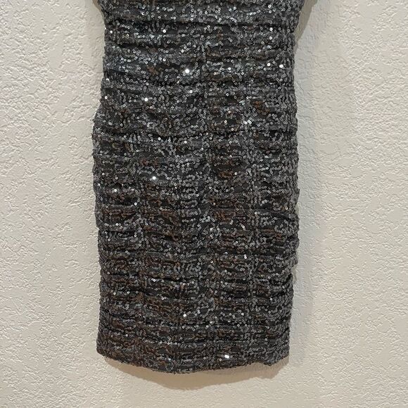 Royal Queen Collection Formal Gray Beaded and Sequin Party Dress Size 4 - Picture 5 of 7